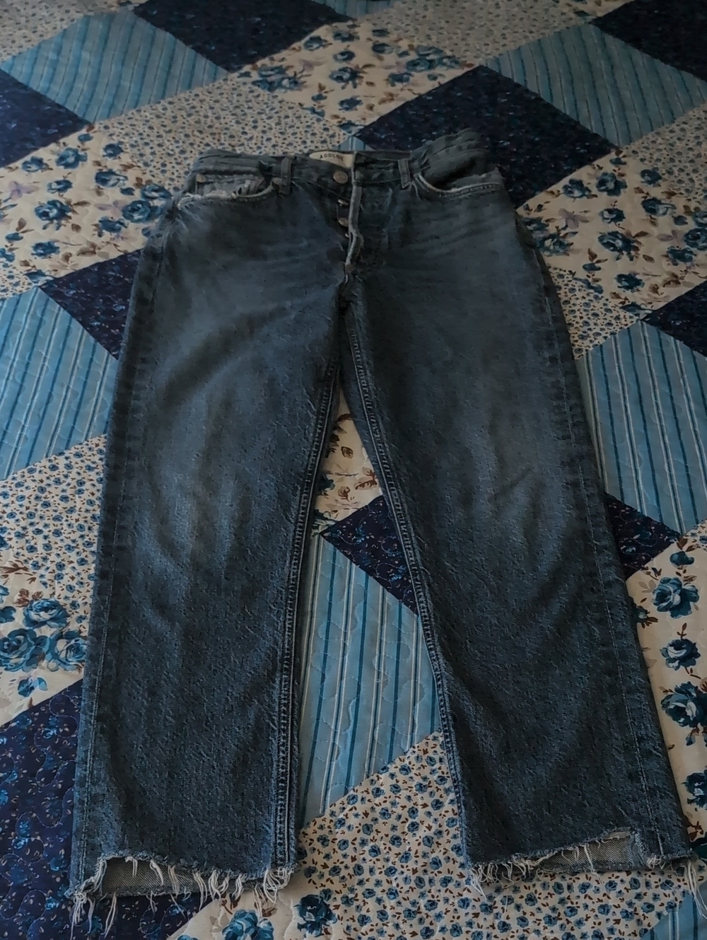 Agolde Riley Button Fly Cropped Jeans - Picture 4 of 8
